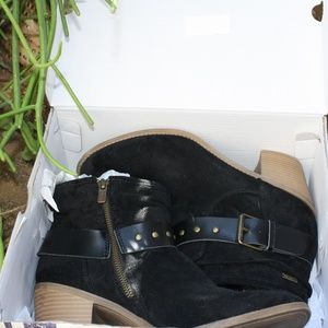 black Roxy booties